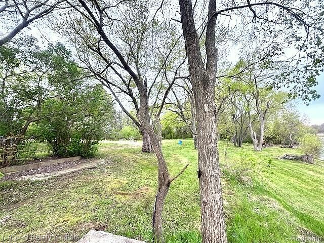 1625 Highland Park Drive, Highland, MI 48356