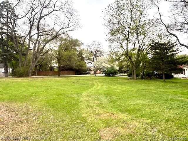1625 Highland Park Drive, Highland, MI 48356