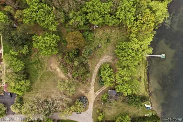 1625 Highland Park Drive, Highland, MI 48356