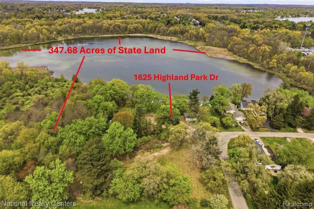 1625 Highland Park Drive, Highland, MI 48356