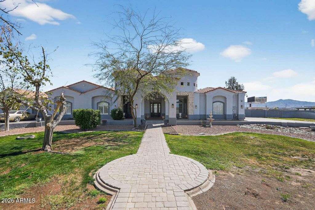 Image 1 of property listing at 6915 S 62ND Drive, Laveen, AZ 85339