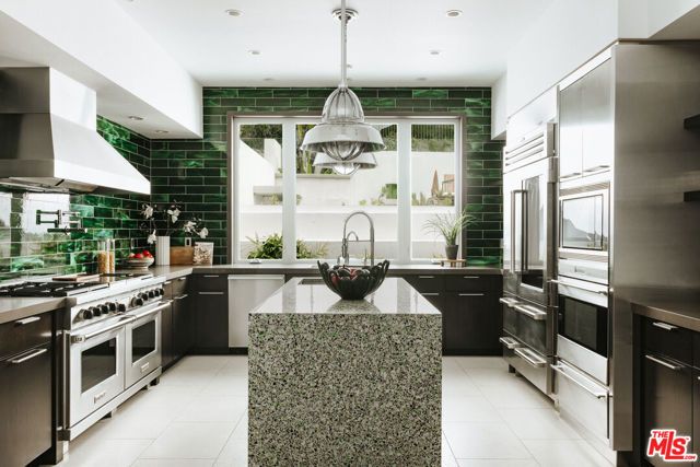 140 Irvine Cove Circle, Laguna Beach, CA 92651