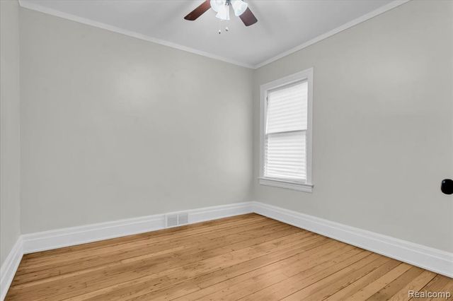 7950 E Lafayette Street, Detroit, MI 48214
