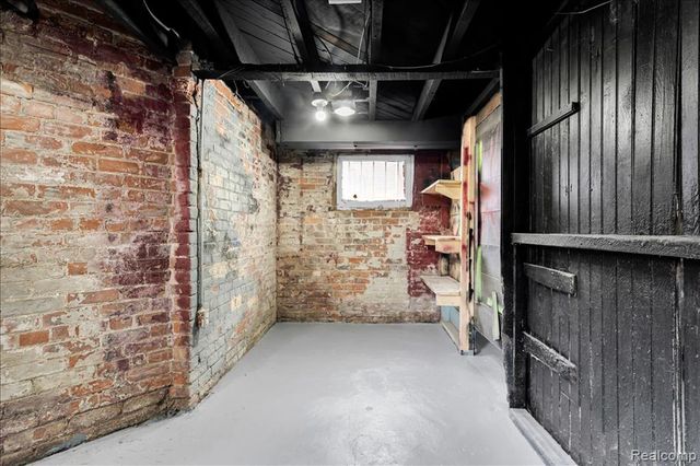 7950 E Lafayette Street, Detroit, MI 48214