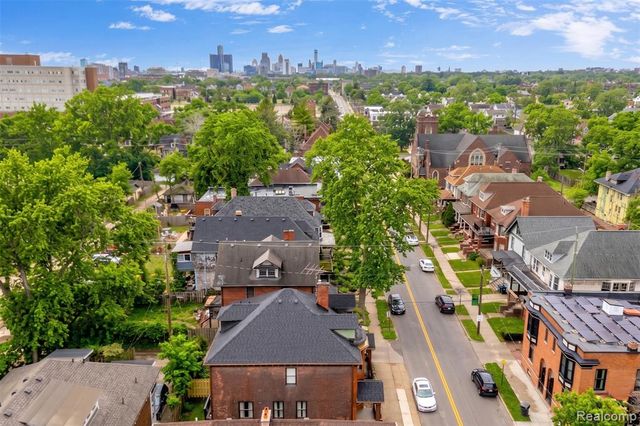 7950 E Lafayette Street, Detroit, MI 48214