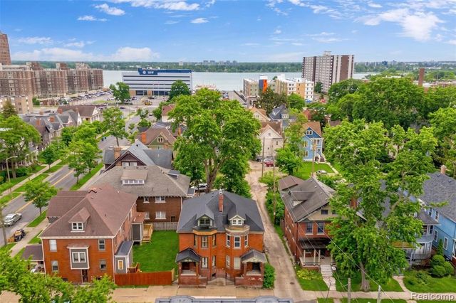 7950 E Lafayette Street, Detroit, MI 48214
