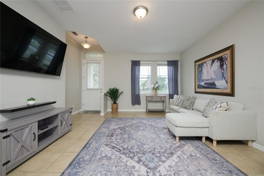 Image 9 of property listing at 5331 CREEKSIDE PARK AVENUE, Orlando, FL 32811