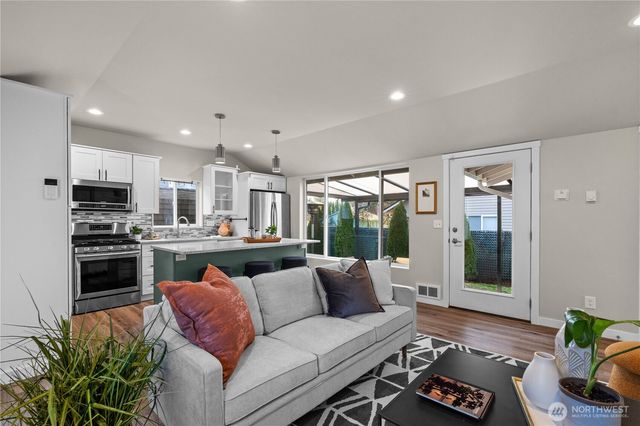 18121 12th Avenue NE, Shoreline, WA 98155