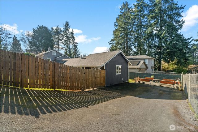 18121 12th Avenue NE, Shoreline, WA 98155