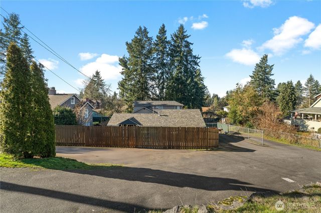 18121 12th Avenue NE, Shoreline, WA 98155