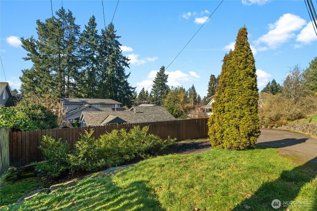 18121 12th Avenue NE, Shoreline, WA 98155