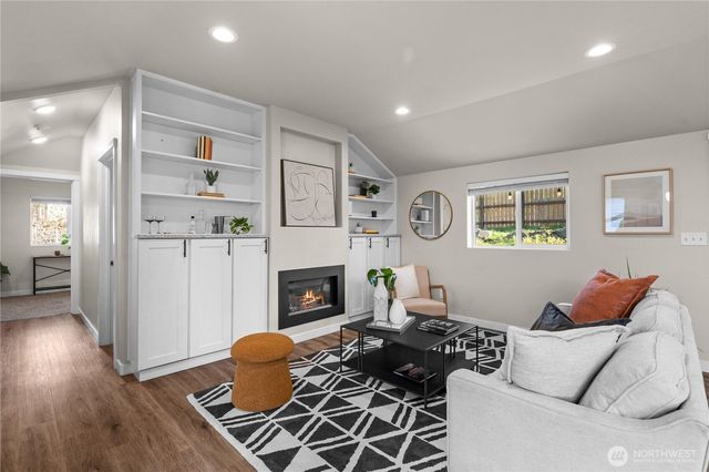 18121 12th Avenue NE, Shoreline, WA 98155