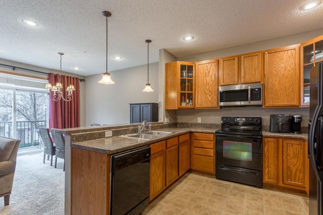 3611 Hazel Trail G, Woodbury, MN 55129