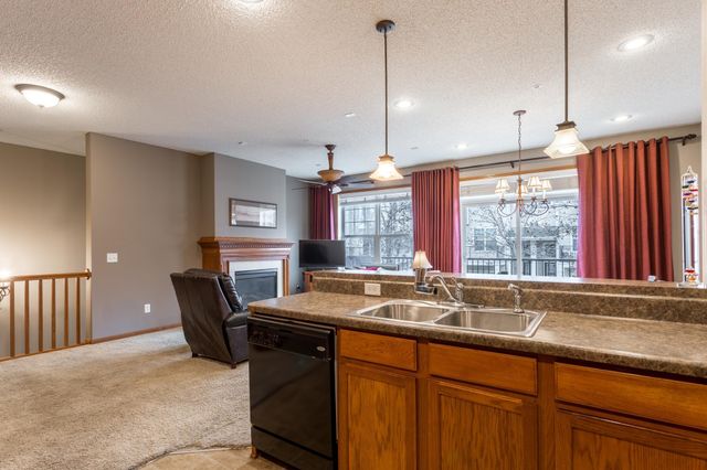 3611 Hazel Trail G, Woodbury, MN 55129