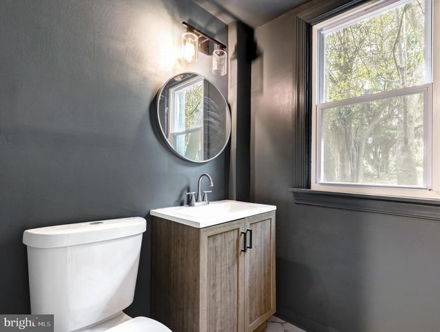 242 SHADELAND AVE, Drexel Hill, PA 19026