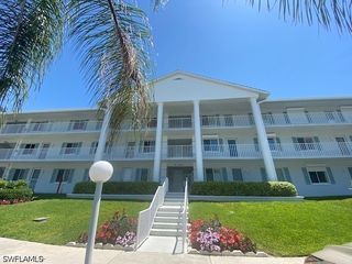 10682 GULFSHORE DR 304 C, Naples, FL 34108