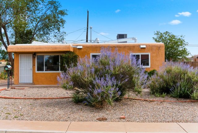 8116 Kathryn Avenue SE, Albuquerque, NM 87108