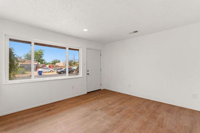 8116 Kathryn Avenue SE, Albuquerque, NM 87108