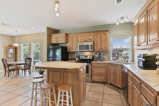 14442 Samantha Dr, Port Vincent, LA 70726
