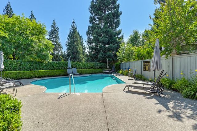 11724 Gold Parke Ln, Gold River, CA 95670