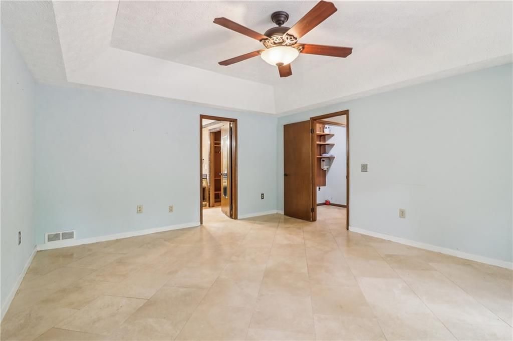 Image 11 of property listing at 5250 Aubrey Lane, Cumming, GA 30028