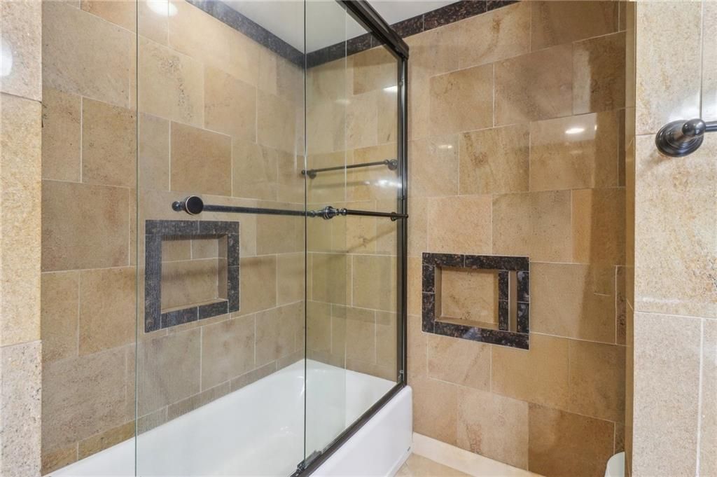 Image 13 of property listing at 5250 Aubrey Lane, Cumming, GA 30028