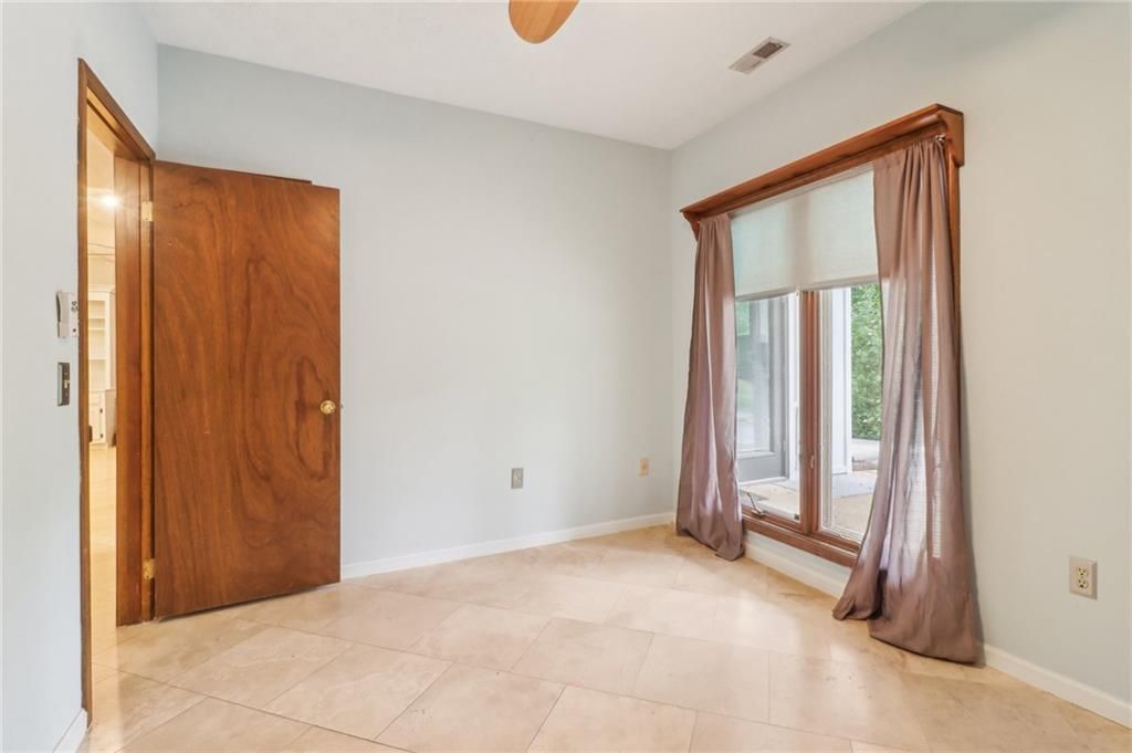 Image 15 of property listing at 5250 Aubrey Lane, Cumming, GA 30028