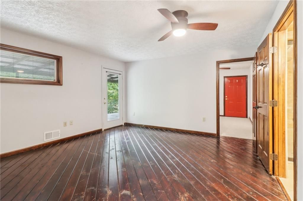 Image 20 of property listing at 5250 Aubrey Lane, Cumming, GA 30028