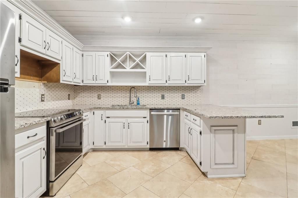 Image 6 of property listing at 5250 Aubrey Lane, Cumming, GA 30028