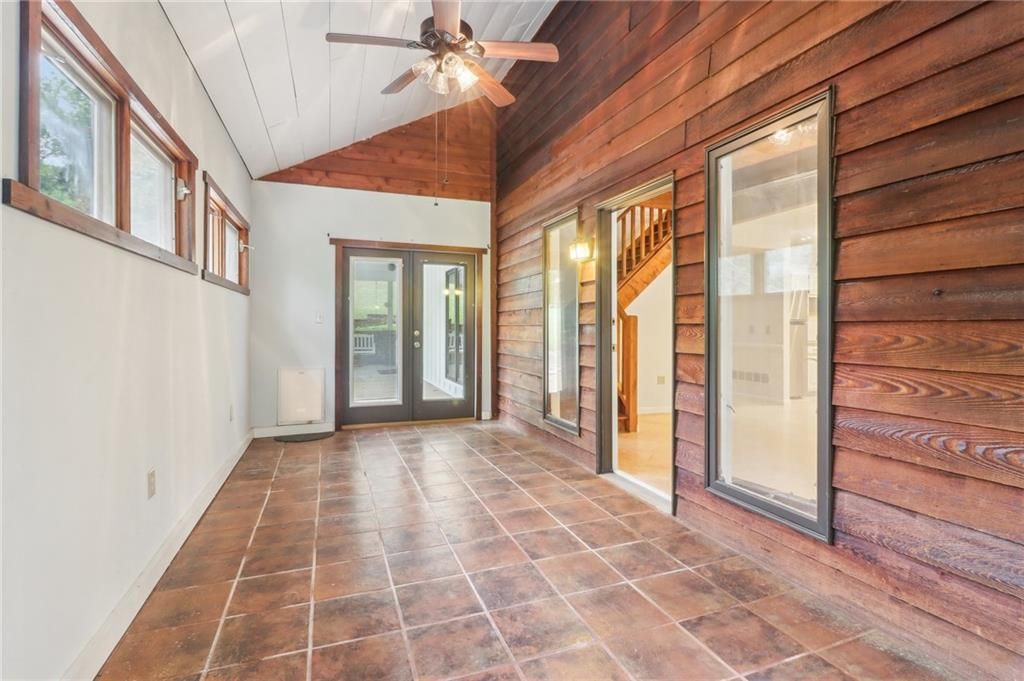 Image 8 of property listing at 5250 Aubrey Lane, Cumming, GA 30028