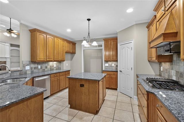5807 Brookstone Circle NW, Acworth, GA 30101