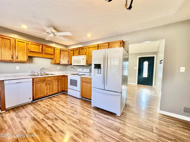 302 Bucky Burton Dr, Louisville, KY 40229