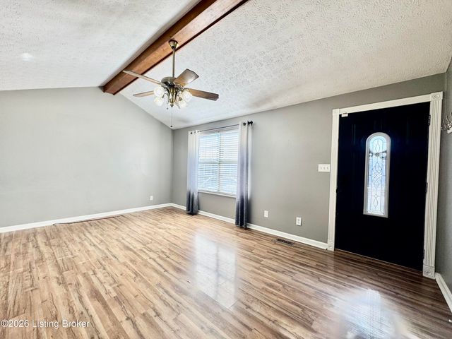 302 Bucky Burton Dr, Louisville, KY 40229