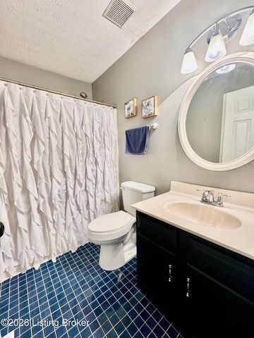 302 Bucky Burton Dr, Louisville, KY 40229