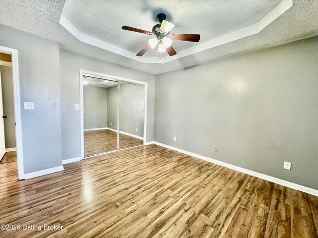 302 Bucky Burton Dr, Louisville, KY 40229