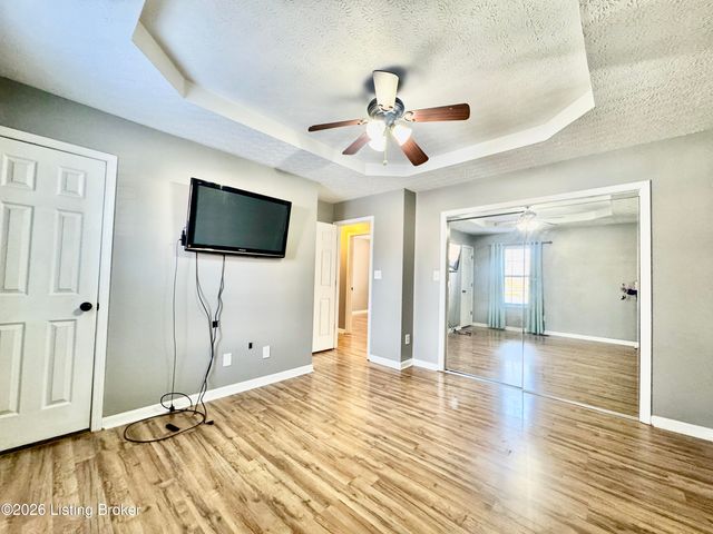 302 Bucky Burton Dr, Louisville, KY 40229