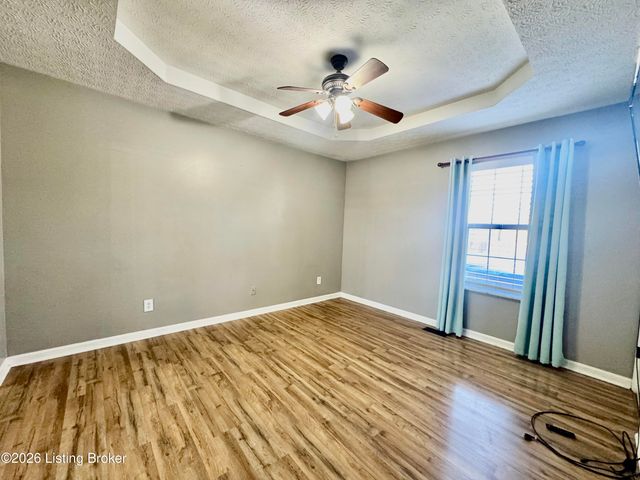 302 Bucky Burton Dr, Louisville, KY 40229