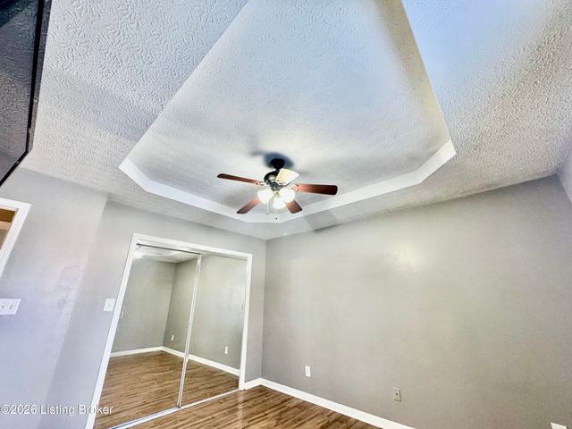 302 Bucky Burton Dr, Louisville, KY 40229