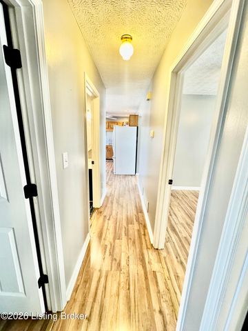 302 Bucky Burton Dr, Louisville, KY 40229