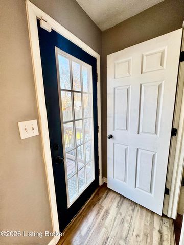 302 Bucky Burton Dr, Louisville, KY 40229