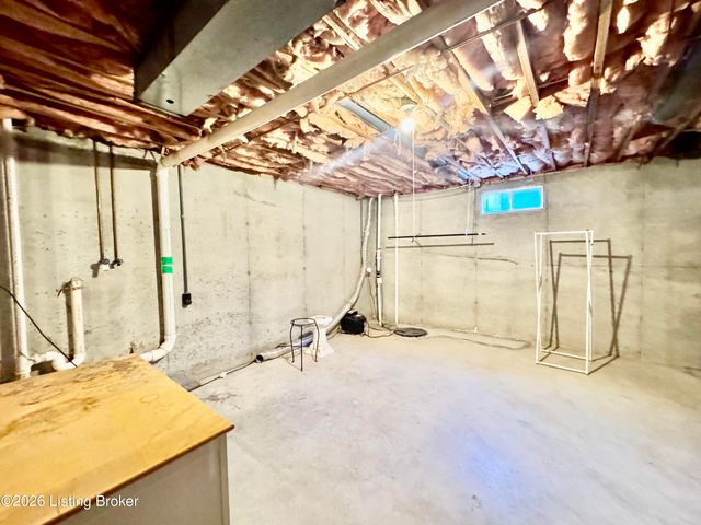 302 Bucky Burton Dr, Louisville, KY 40229