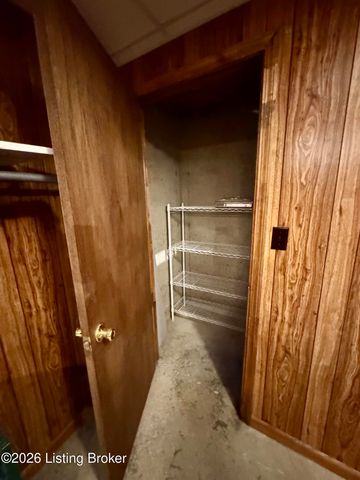 302 Bucky Burton Dr, Louisville, KY 40229