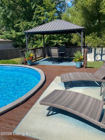 302 Bucky Burton Dr, Louisville, KY 40229