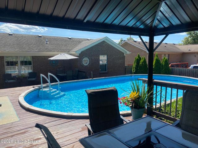 302 Bucky Burton Dr, Louisville, KY 40229