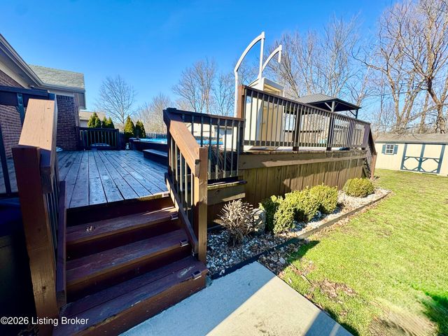 302 Bucky Burton Dr, Louisville, KY 40229