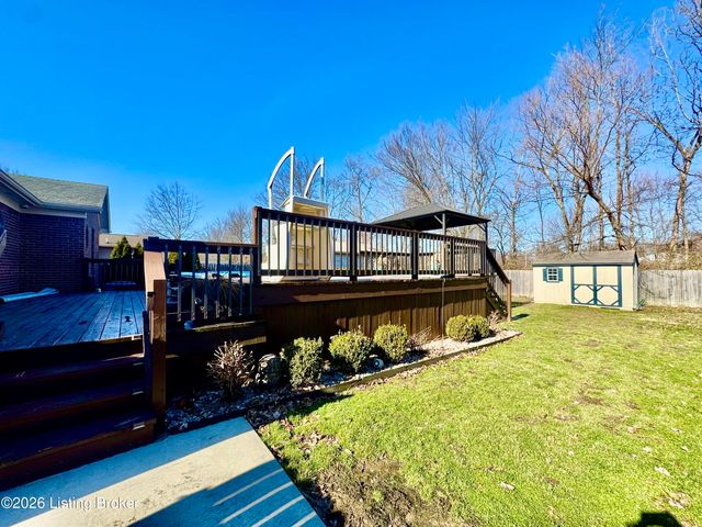 302 Bucky Burton Dr, Louisville, KY 40229