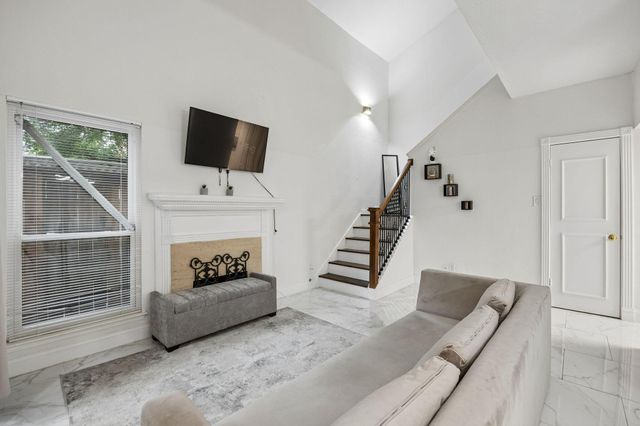 2601 Augusta Drive 14, Houston, TX 77057