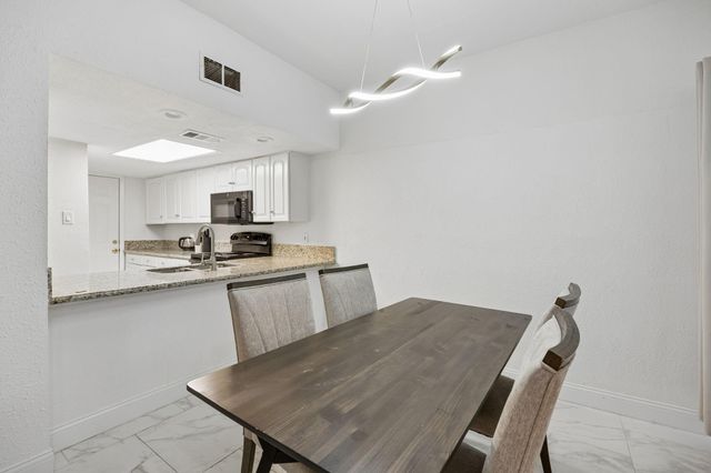 2601 Augusta Drive 14, Houston, TX 77057