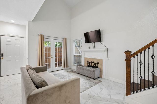 2601 Augusta Drive 14, Houston, TX 77057