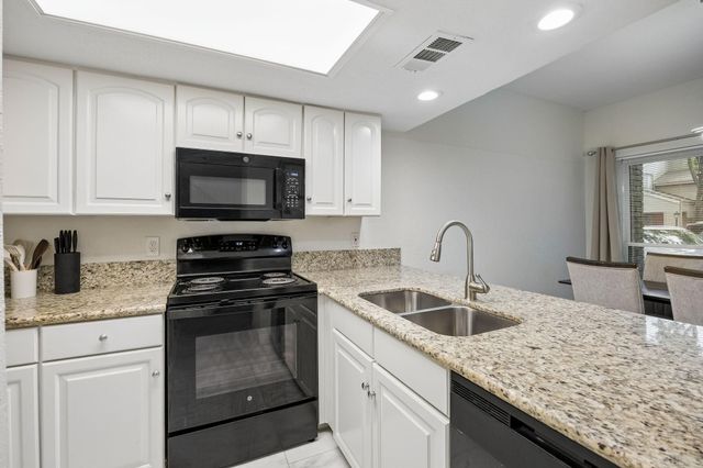 2601 Augusta Drive 14, Houston, TX 77057